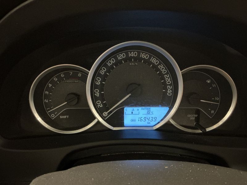 Toyota Auris 1.6 Edition — zdjęcie 13