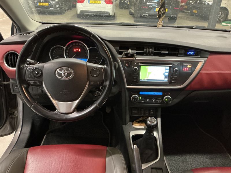Toyota Auris 1.6 Edition — zdjęcie 12