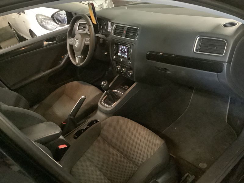 Volkswagen Jetta 1.6 TDI Comfortline BlueMotion Tech — zdjęcie 3