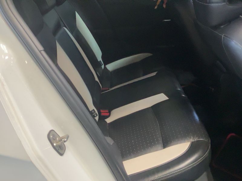 DS Automobiles DS4 1.2 PureTech SoChic — zdjęcie 14