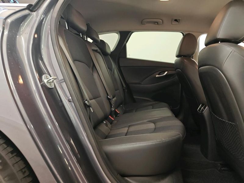 Hyundai i30 1.4 TGDI Premium — zdjęcie 8