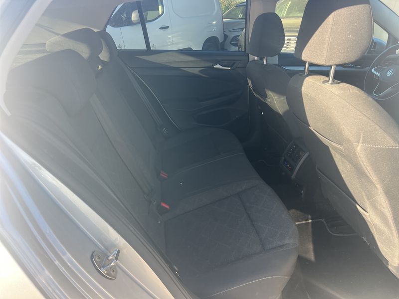 Volkswagen Golf VIII 2.0 TDI Life — zdjęcie 12