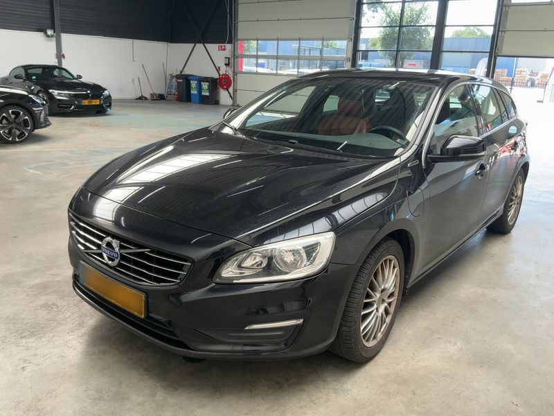 Volvo V60 2.4 D6 Plug-in Hybrid Momentum AWD 2014 – снимка 1