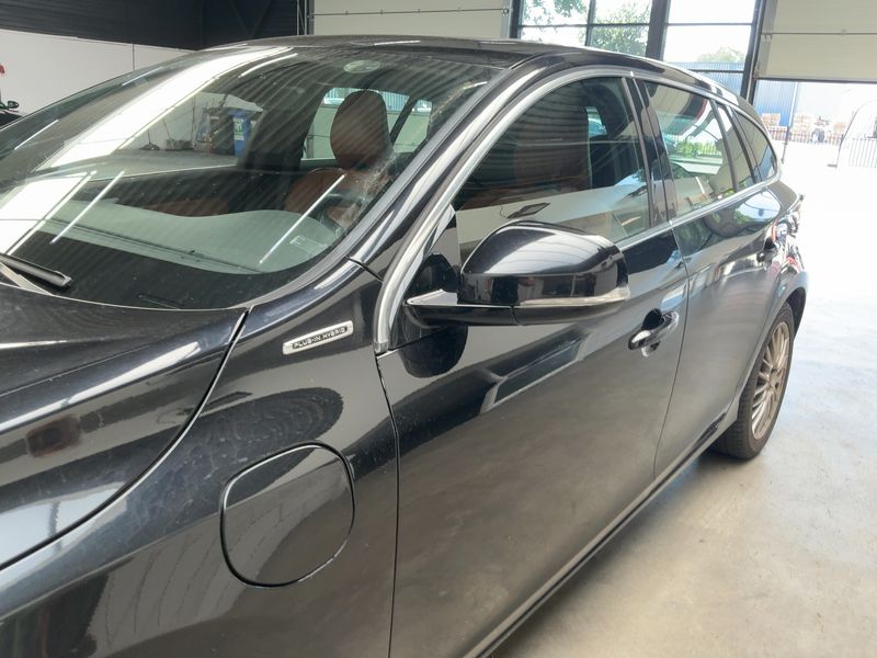 Volvo V60 2.4 D6 Plug-in Hybrid Momentum AWD 2014 – снимка 4