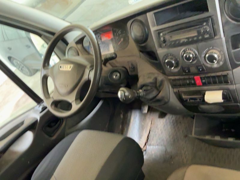 Iveco Daily 2.3 Diesel Doppelkabine 35 C Radstand 3750 — zdjęcie 12
