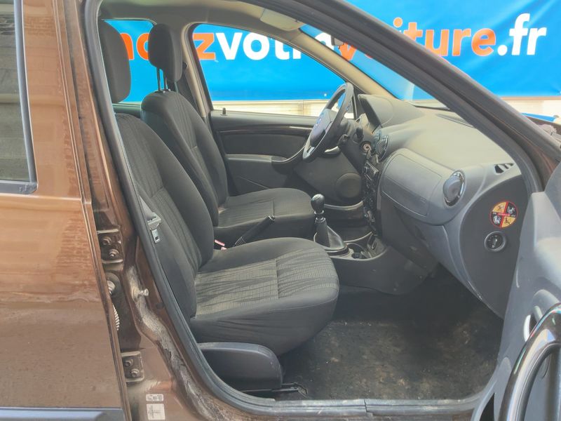 Dacia Duster 1.5 dCi Laureate 4x2 — zdjęcie 11
