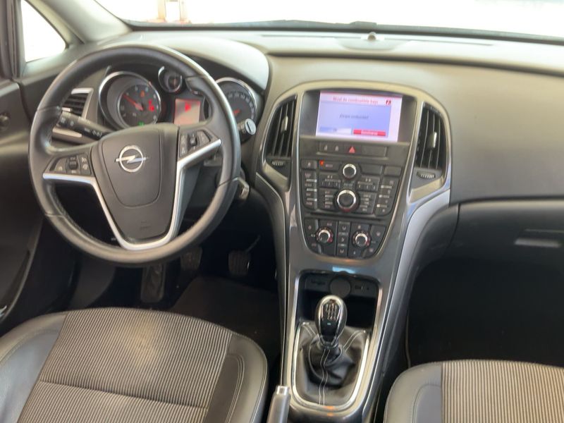 Opel Astra 1.7 CDTI Excellence 2013 – снимка 17