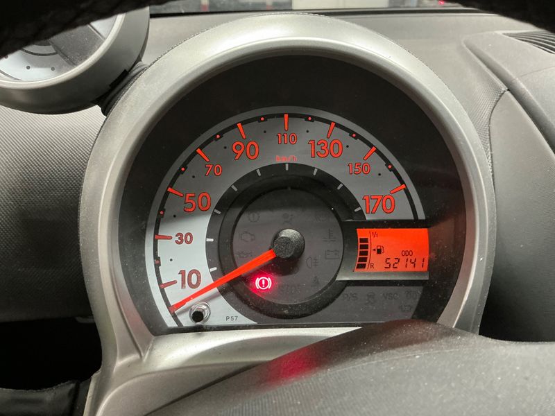 Peugeot 107 1.0 Black & Silver Edition — zdjęcie 4