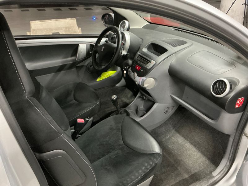 Peugeot 107 1.0 Black & Silver Edition — zdjęcie 3