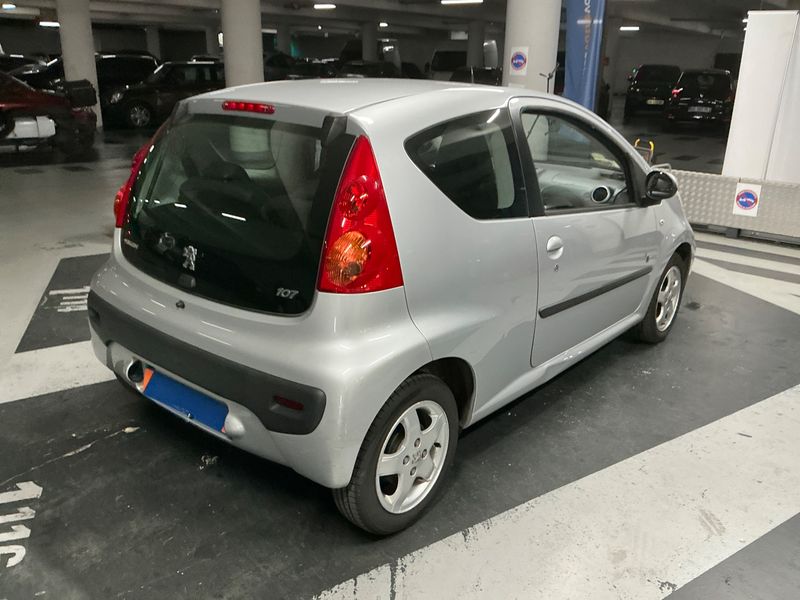 Peugeot 107 1.0 Black & Silver Edition — zdjęcie 2