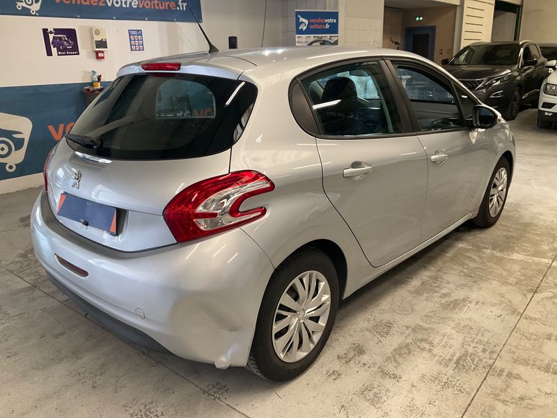 Peugeot 208 1.2 PureTech Like — zdjęcie 2