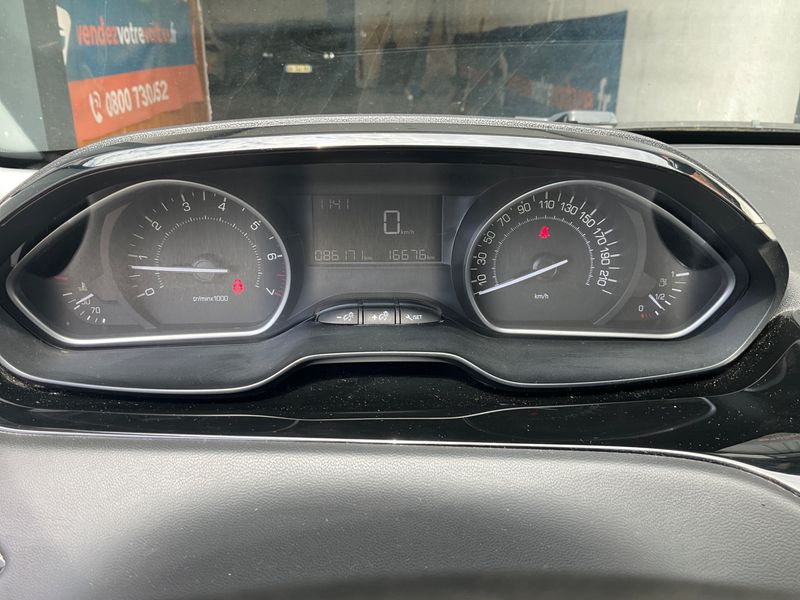 Peugeot 208 1.2 PureTech Like — zdjęcie 4
