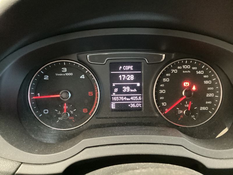 Audi Q3 2.0 TDI Sport — zdjęcie 13