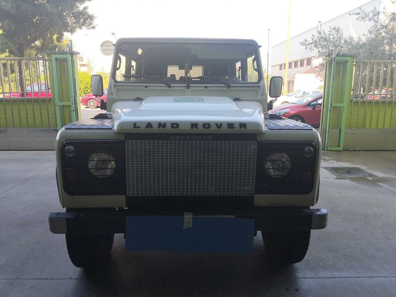 Land Rover Defender 2.4 Td4 90 SE Station Wagon — zdjęcie 7