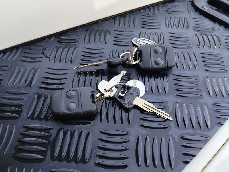 Land Rover Defender 2.4 Td4 90 SE Station Wagon — zdjęcie 16