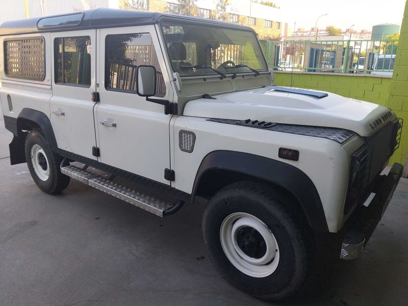 Land Rover Defender 2.4 Td4 90 SE Station Wagon — zdjęcie 6