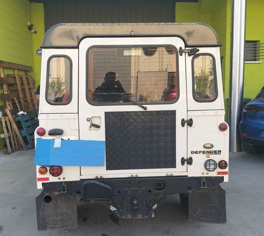 Land Rover Defender 2.4 Td4 90 SE Station Wagon — zdjęcie 4