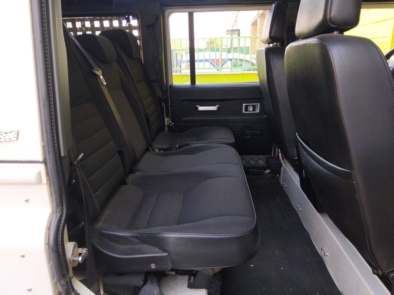 Land Rover Defender 2.4 Td4 90 SE Station Wagon — zdjęcie 13