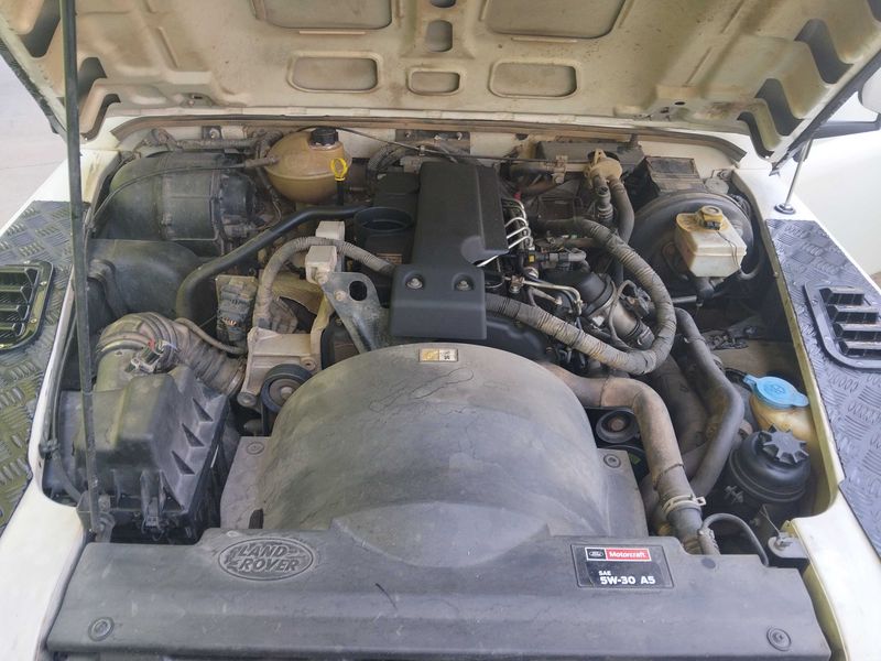 Land Rover Defender 2.4 Td4 90 SE Station Wagon — zdjęcie 8