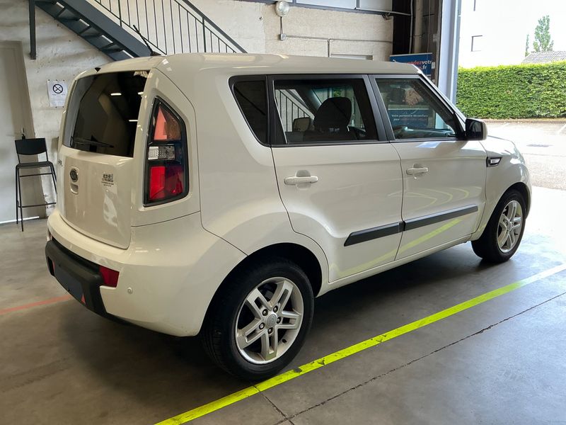 Kia Soul 1.6 CRDi Play — zdjęcie 2