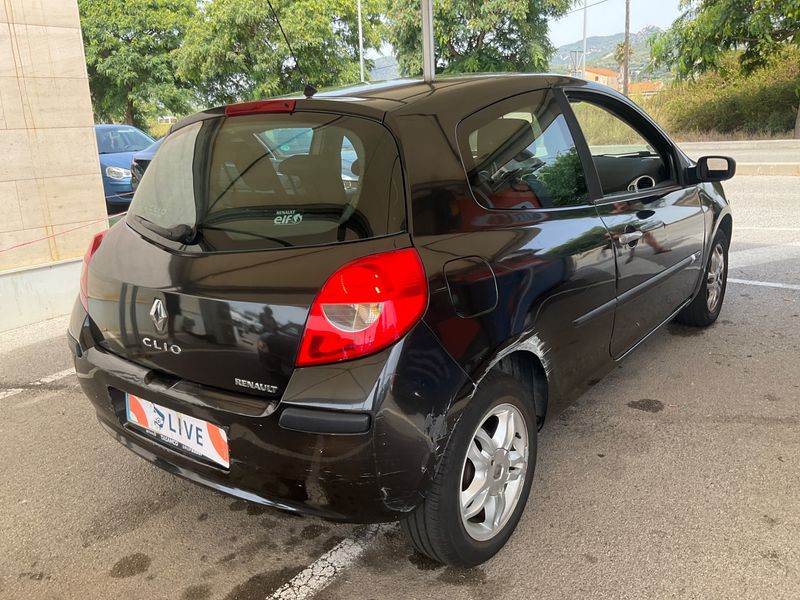 Renault Clio 1.5 dCi Dynamique Confort — zdjęcie 2