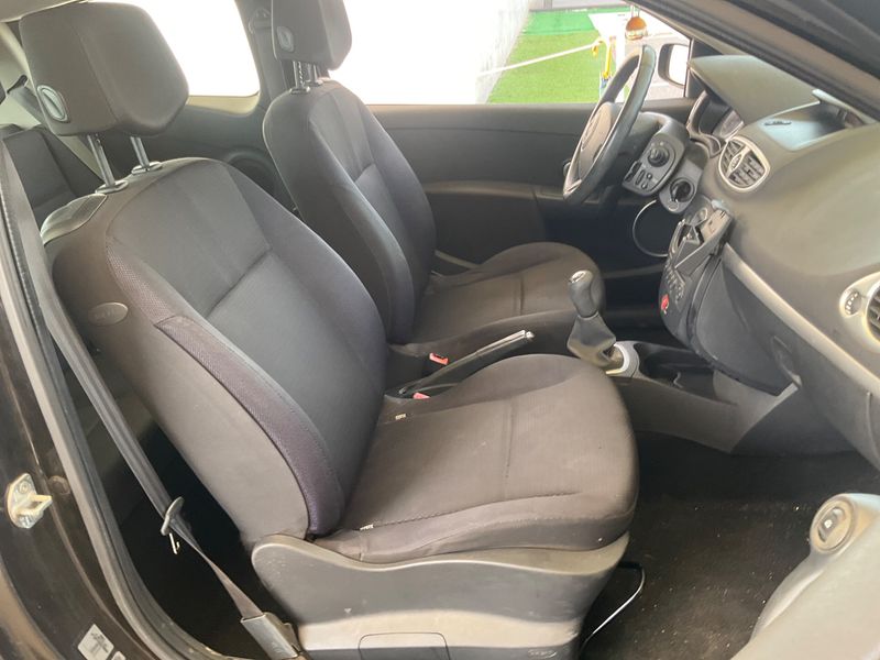 Renault Clio 1.5 dCi Dynamique Confort — zdjęcie 3
