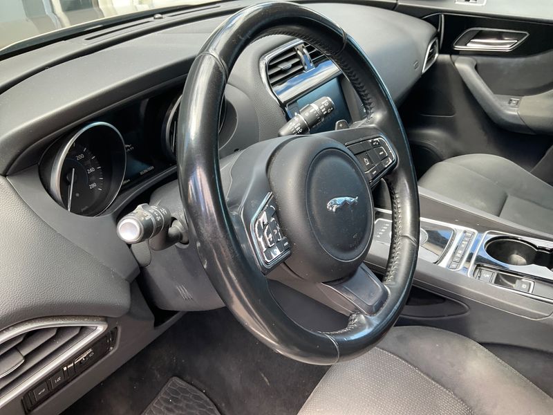 Jaguar F-Pace 20d Pure AWD 2017 – снимка 26