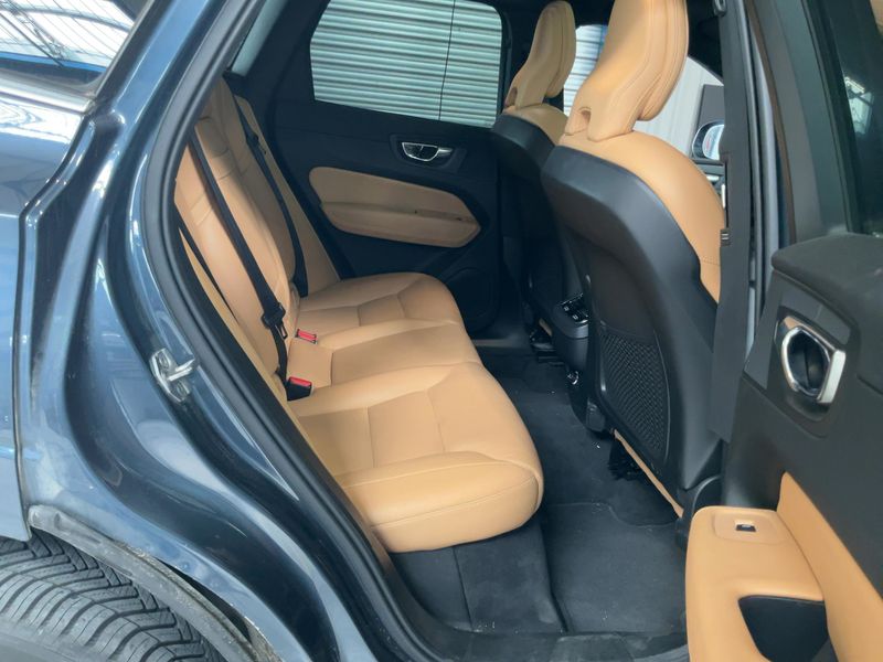 Volvo XC60 2.0 D5 Inscription Luxe AWD — zdjęcie 14