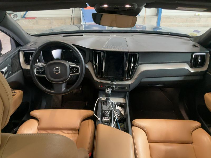 Volvo XC60 2.0 D5 Inscription Luxe AWD — zdjęcie 12