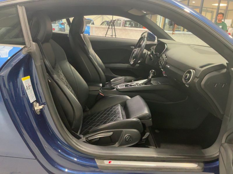 Audi TT 2.0 TFSI quattro S line — zdjęcie 11