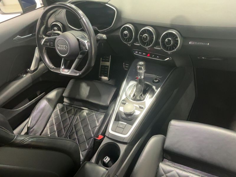 Audi TT 2.0 TFSI quattro S line — zdjęcie 12
