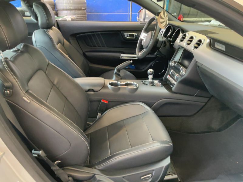 Ford Mustang 2.3 EcoBoost Basis — zdjęcie 11