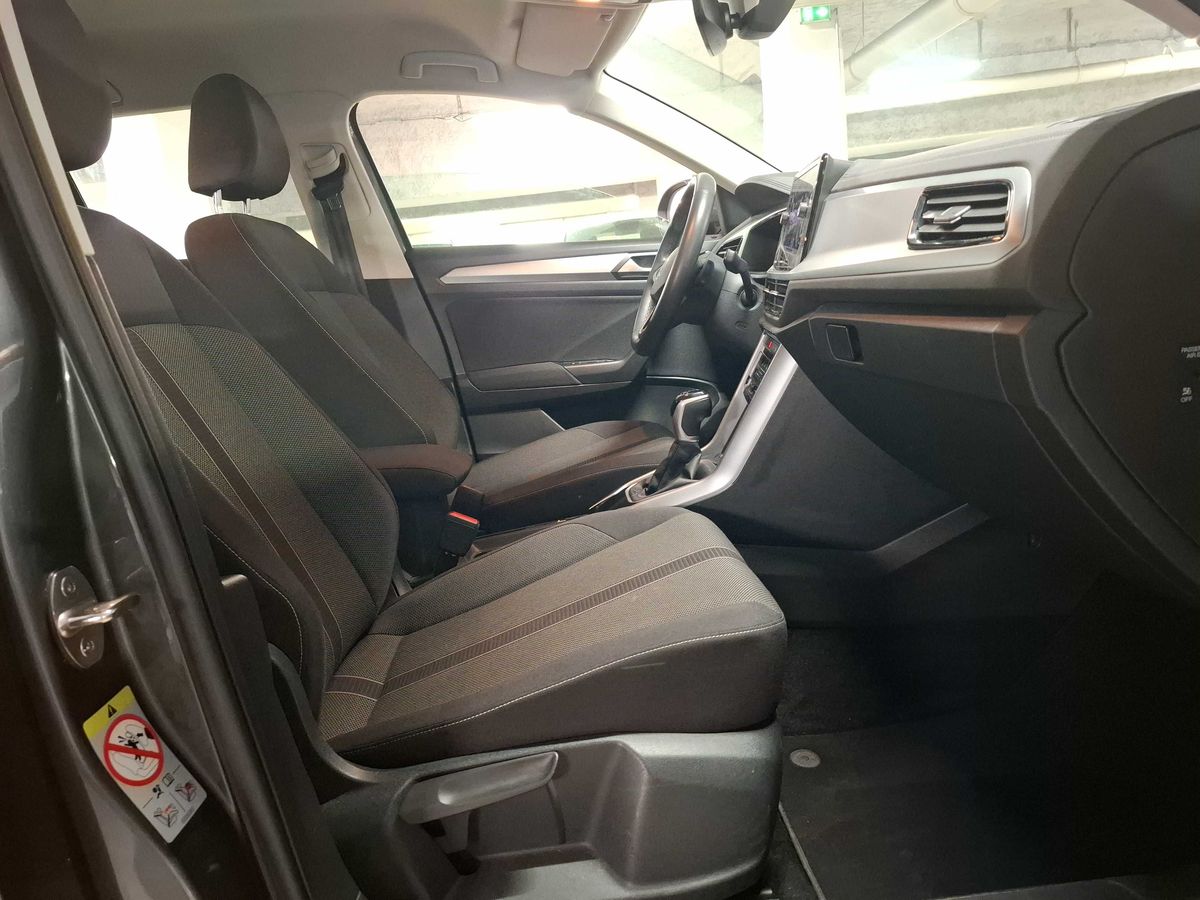 Volkswagen T-Roc 2023 — photo 11