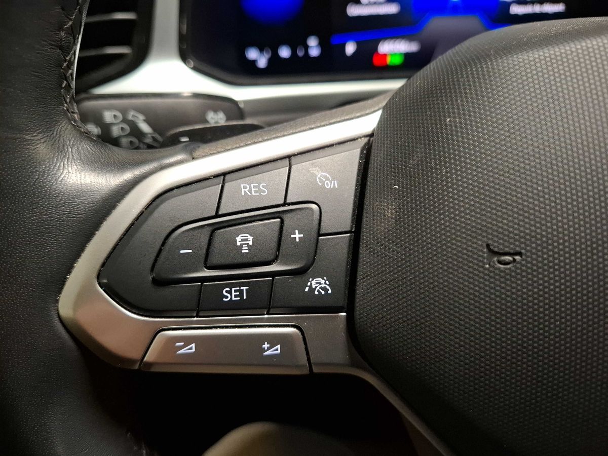 Volkswagen T-Roc 2023 — photo 35