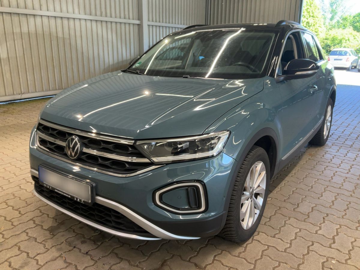 Volkswagen T-Roc 2023 — photo 1
