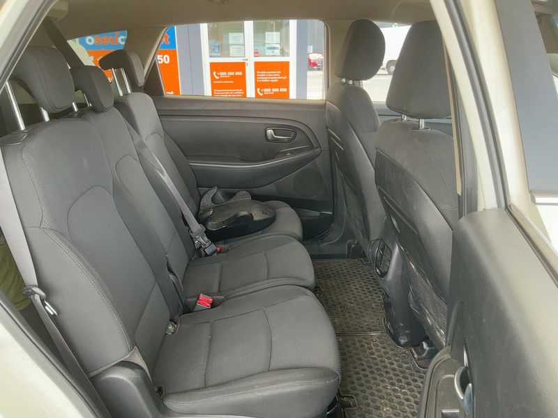 Kia Carens 1.7 CRDi Edition 7 — zdjęcie 14