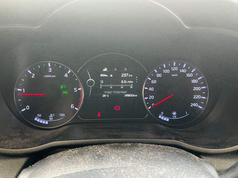 Kia Carens 1.7 CRDi Edition 7 — zdjęcie 13