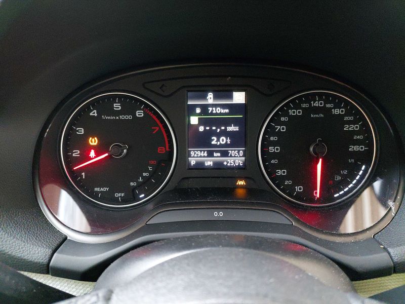 Audi Q2 35 TFSI advanced — zdjęcie 12