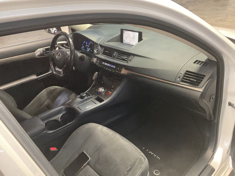 Lexus CT-Serie CT 200h — zdjęcie 12