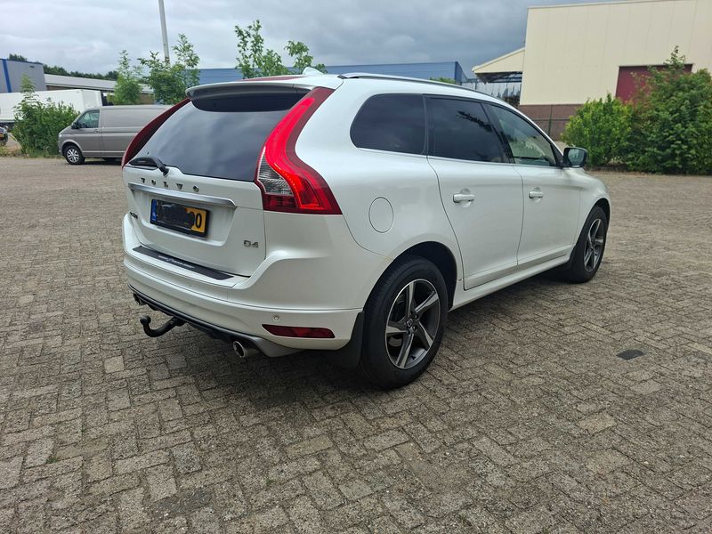 Volvo XC60 2.0 D4 Summum 2WD — zdjęcie 5