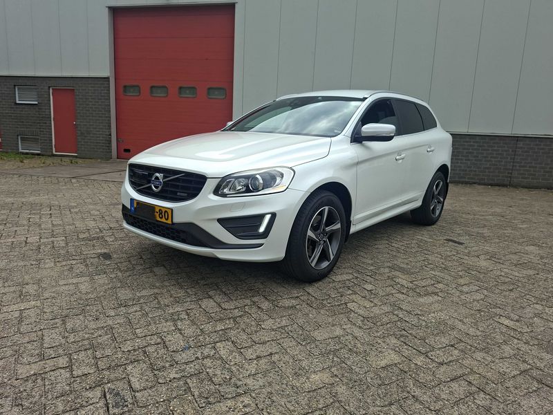 Volvo XC60 2.0 D4 Summum 2WD — zdjęcie 2