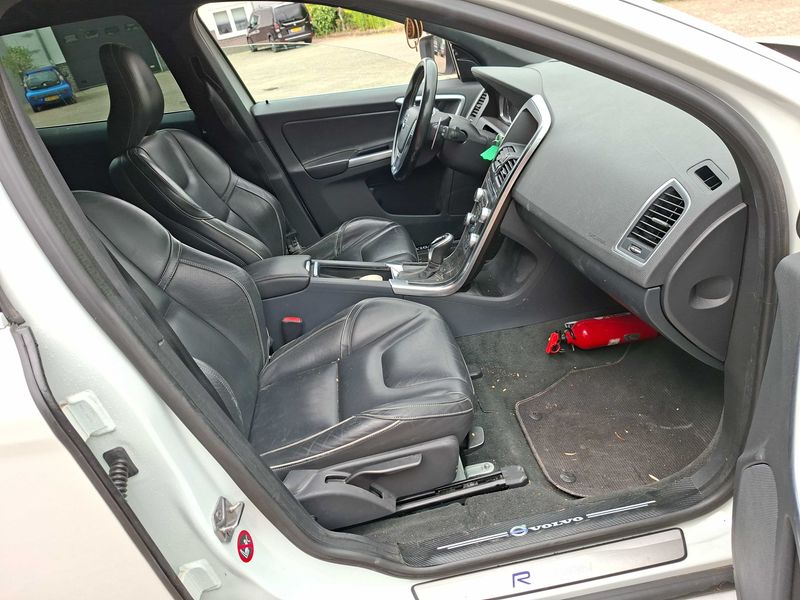 Volvo XC60 2.0 D4 Summum 2WD — zdjęcie 10