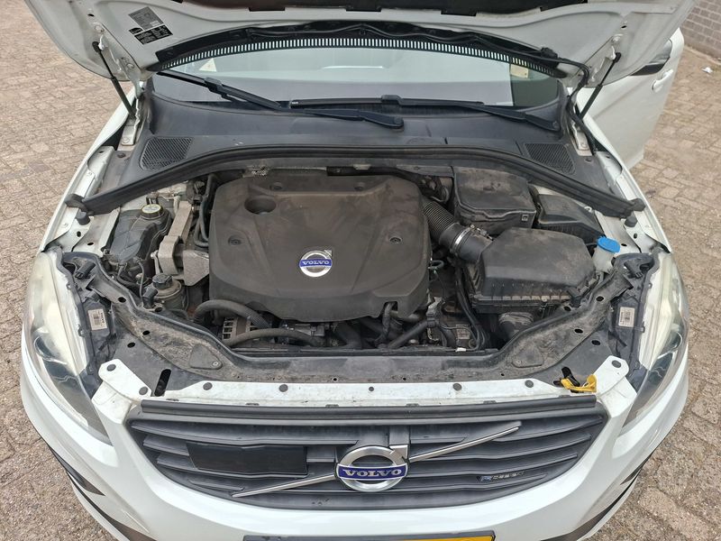 Volvo XC60 2.0 D4 Summum 2WD — zdjęcie 8