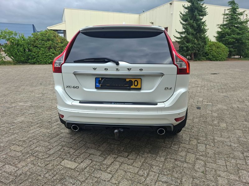 Volvo XC60 2.0 D4 Summum 2WD — zdjęcie 4