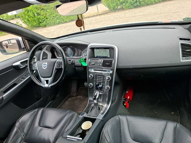 Volvo XC60 2.0 D4 Summum 2WD — zdjęcie 11