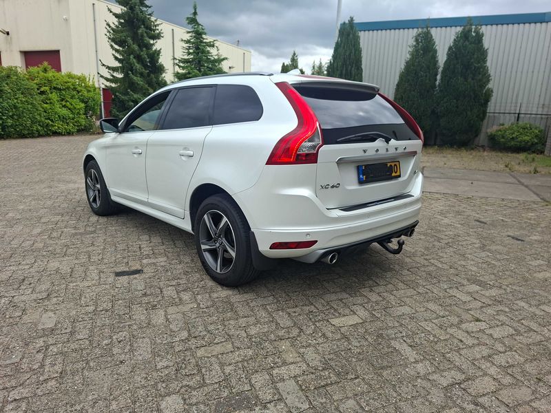 Volvo XC60 2.0 D4 Summum 2WD — zdjęcie 3