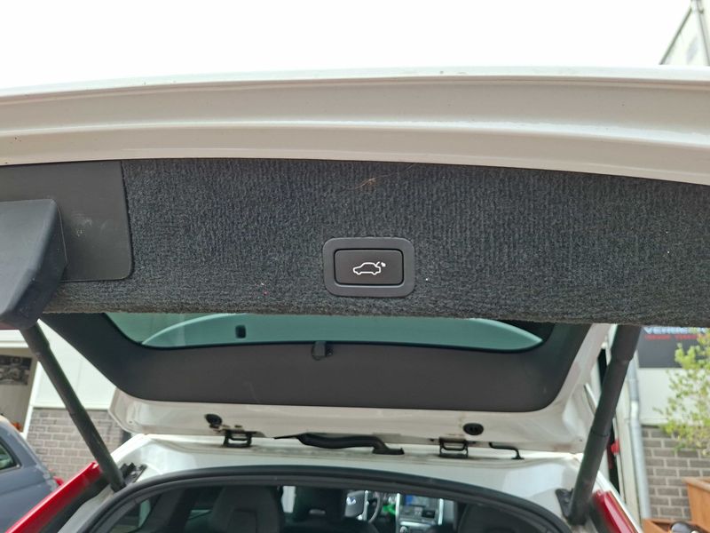 Volvo XC60 2.0 D4 Summum 2WD — zdjęcie 21