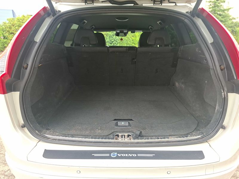 Volvo XC60 2.0 D4 Summum 2WD — zdjęcie 9