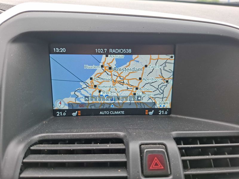 Volvo XC60 2.0 D4 Summum 2WD — zdjęcie 13