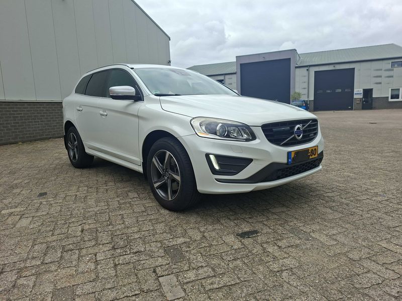 Volvo XC60 2.0 D4 Summum 2WD — zdjęcie 6